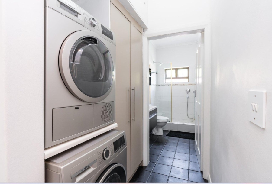 To Let 2 Bedroom Property for Rent in Vredehoek Western Cape